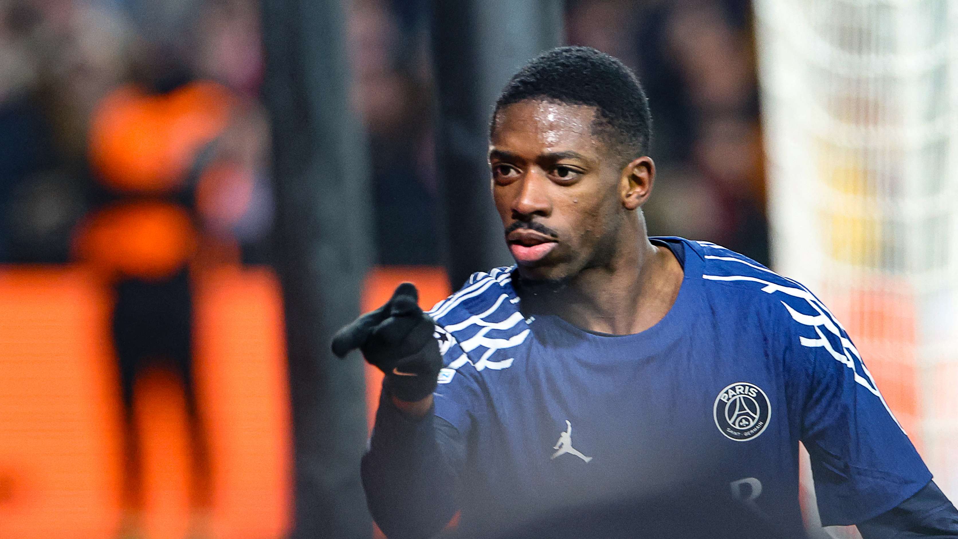 杯的首场比 杯的首场比